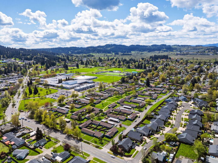 Property Photo:  3659 W 18th Avenue  OR 97402 