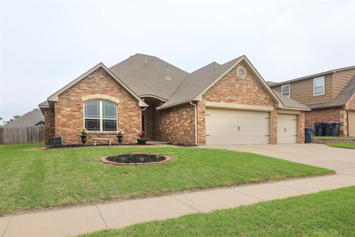 Property Photo:  2712 Busheywood Drive  OK 73099 