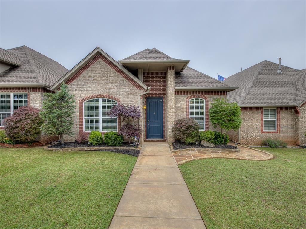 Property Photo:  116 Boulevard Du Lac  OK 73071 