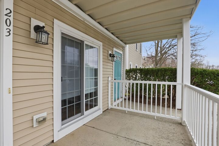 Property Photo:  203 Allerton Commons Ln 203  MA 02184 