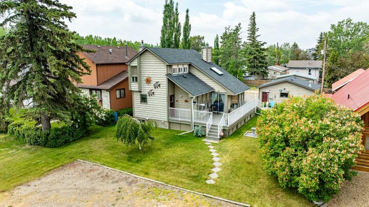 Property Photo:  5014 43 Street  AB T4S 1C1 