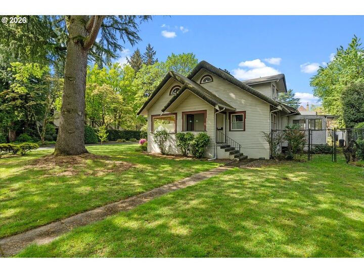 Property Photo:  651 SE Manchester Pl  OR 97202 