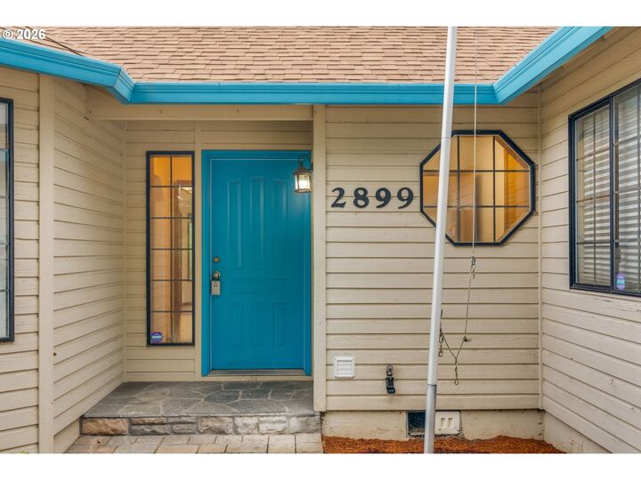 Property Photo:  2899 SE Risley Ave  OR 97267 