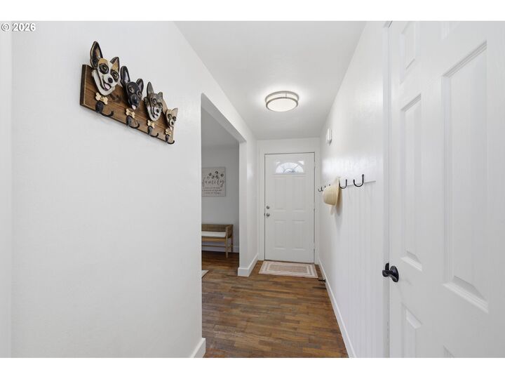 Property Photo:  4060 Wood Ave  OR 97402 