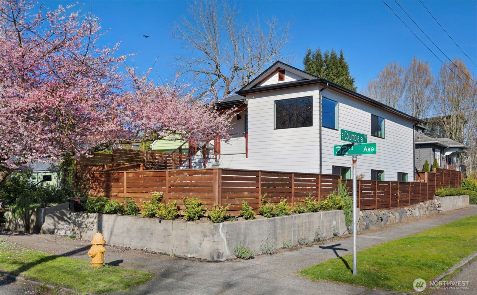 Property Photo:  800  32nd Avenue  WA 98122 