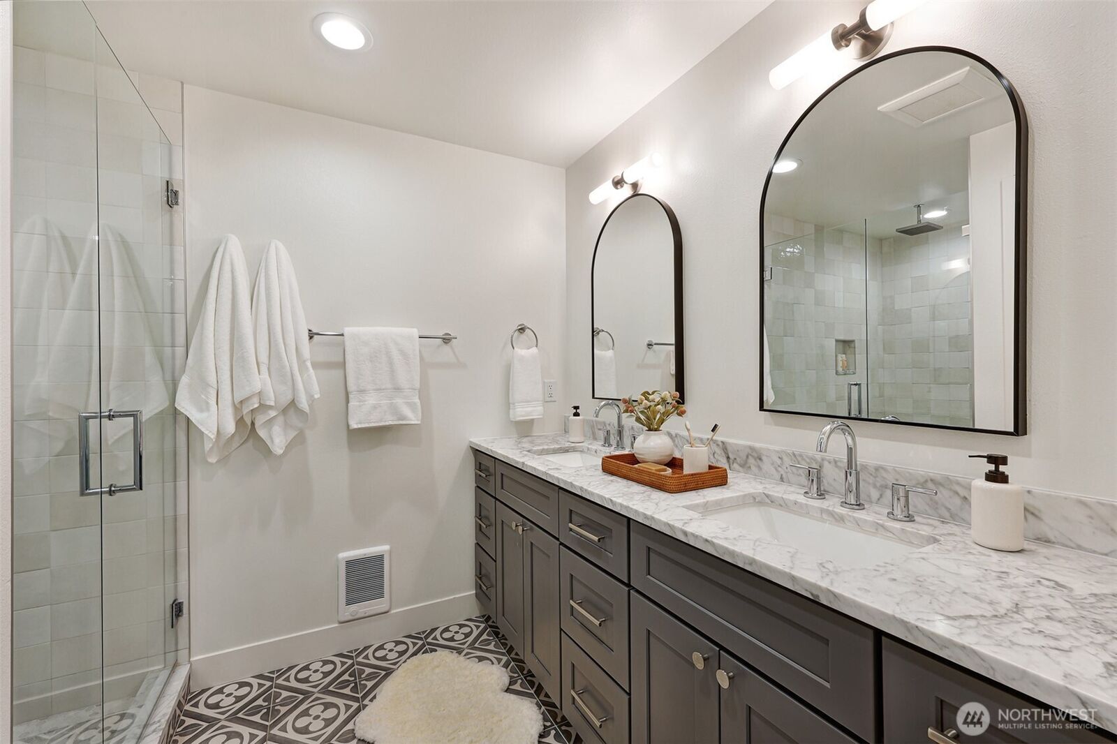 Property Photo:  800  32nd Avenue  WA 98122 