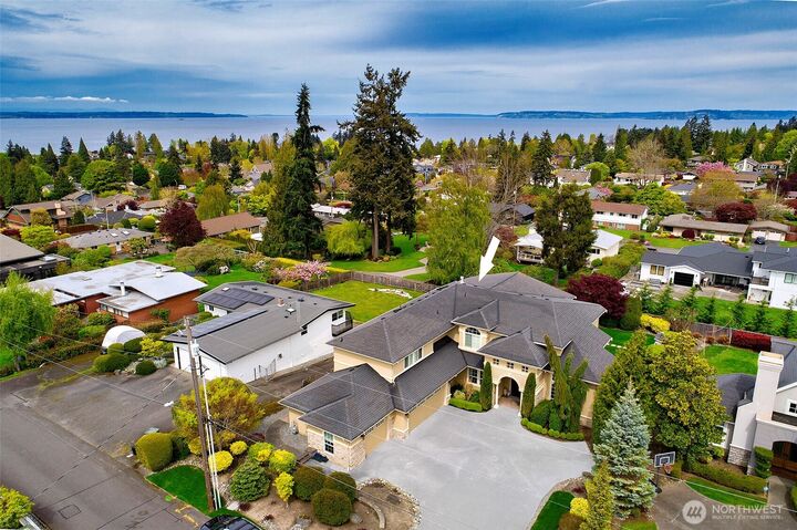 Property Photo:  941  Glen Street  WA 98020 