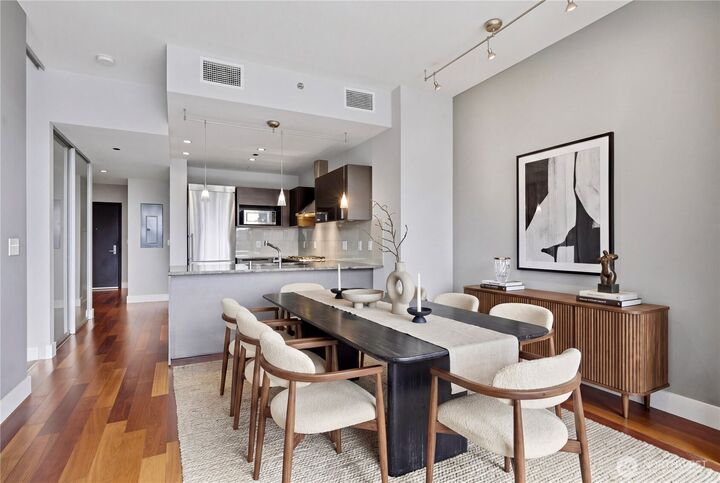 Property Photo:  737  Olive Way 2906  WA 98101 