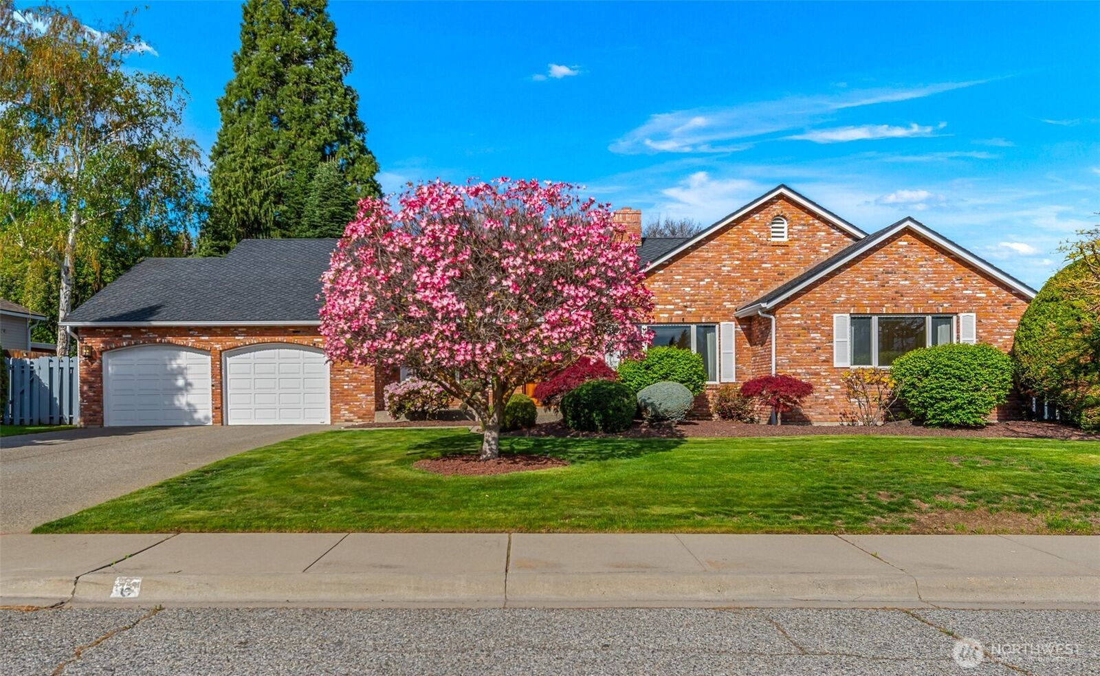 Property Photo:  6  Sunburst Street  WA 98801 