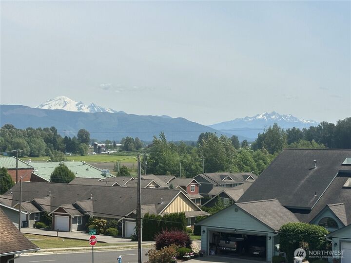 Property Photo:  105 S 8th Street 102  WA 98264 