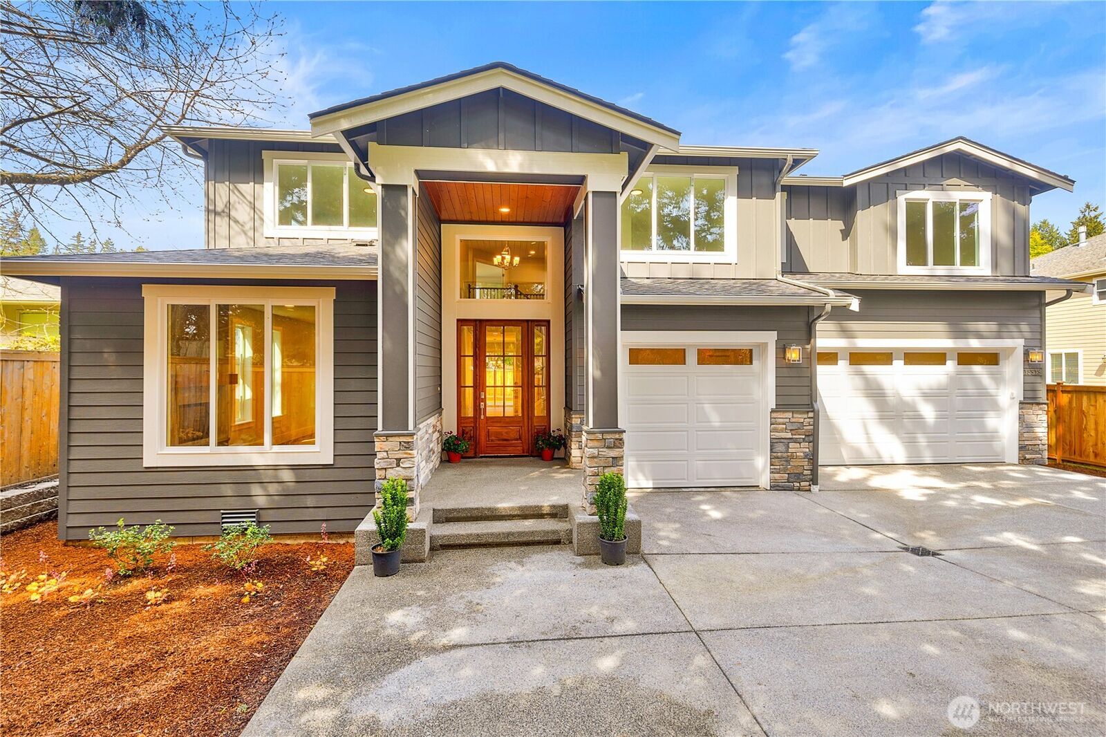 Property Photo:  15518  56th Avenue W  WA 98026 