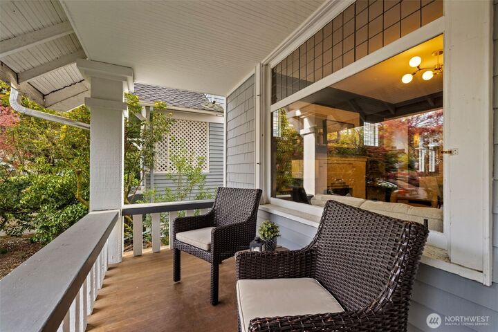 Property Photo:  2529  Queen Anne Avenue N  WA 98109 