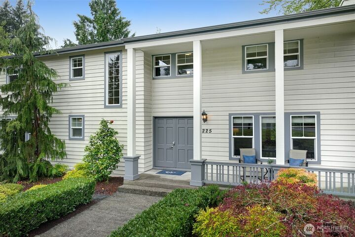 Property Photo:  225  131st Avenue NE  WA 98005 