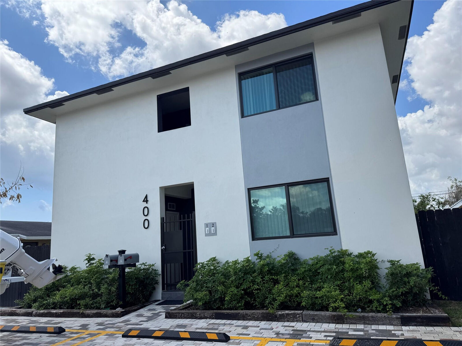 Property Photo:  400 NE 30th Street 2  FL 33064 