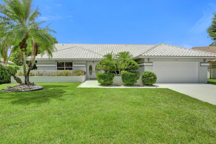 Property Photo:  9224 Sun Pointe Drive  FL 33437 