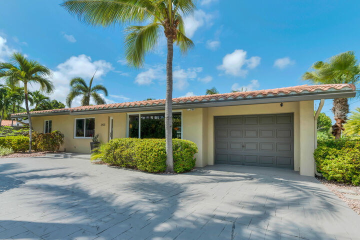 Property Photo: 2401 NE 17th Terrace FL 33305
