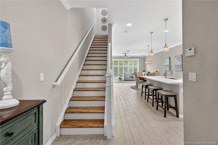 Property Photo:  587 SW Glen Crest Way  FL 34997 