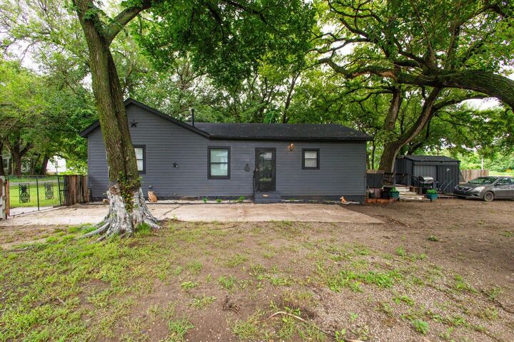 Photo de la propriété:  912 W Lincoln Ave  KS 67152-3335 