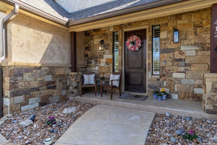 Property Photo:  412 Elmwood Dr  TX 78130 