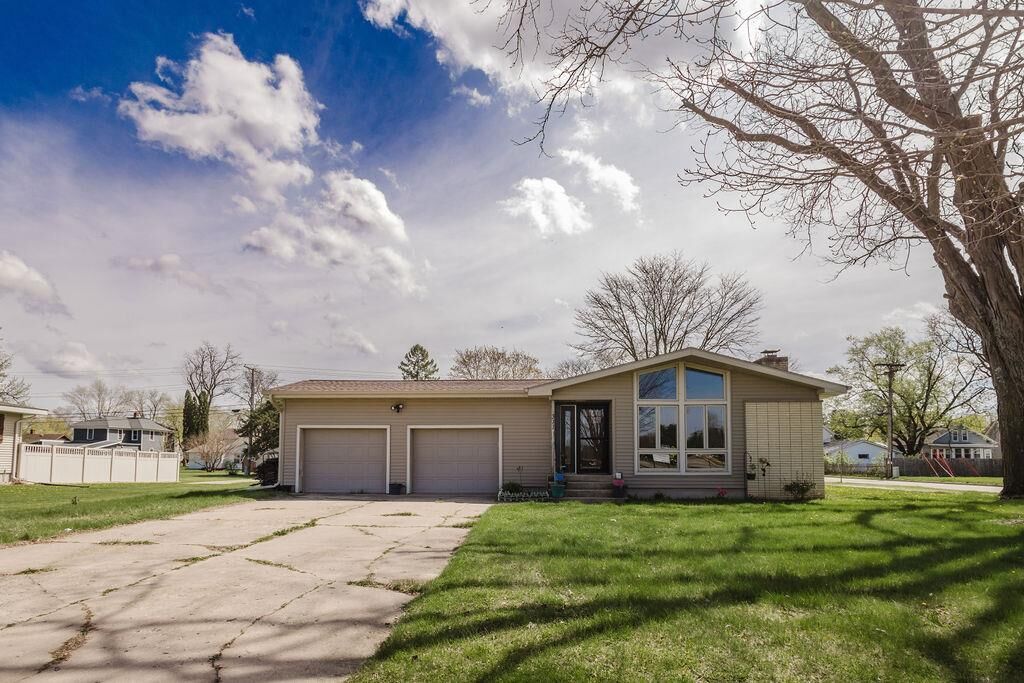 Property Photo: 311 N Westmor Street WI 53588