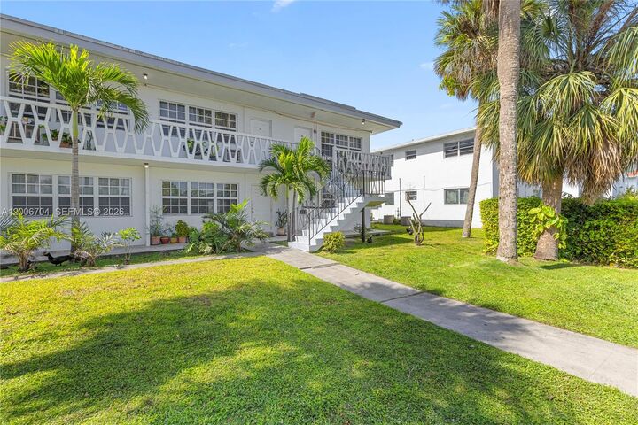 Property Photo:  1450 NE 171st St 108B  FL 33162 