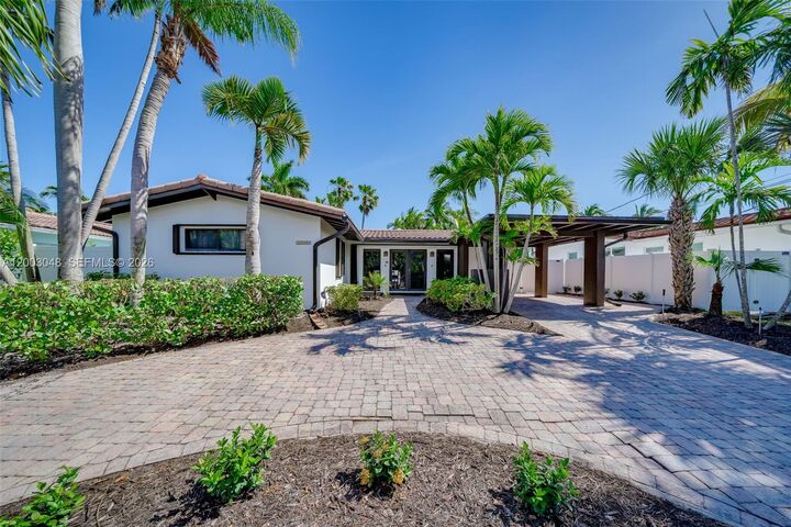 Property Photo:  1704 SW 5th Ct  FL 33312 