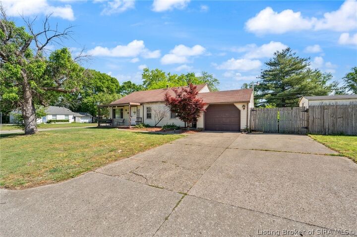 Property Photo:  812 Springdale Drive  IN 47130 