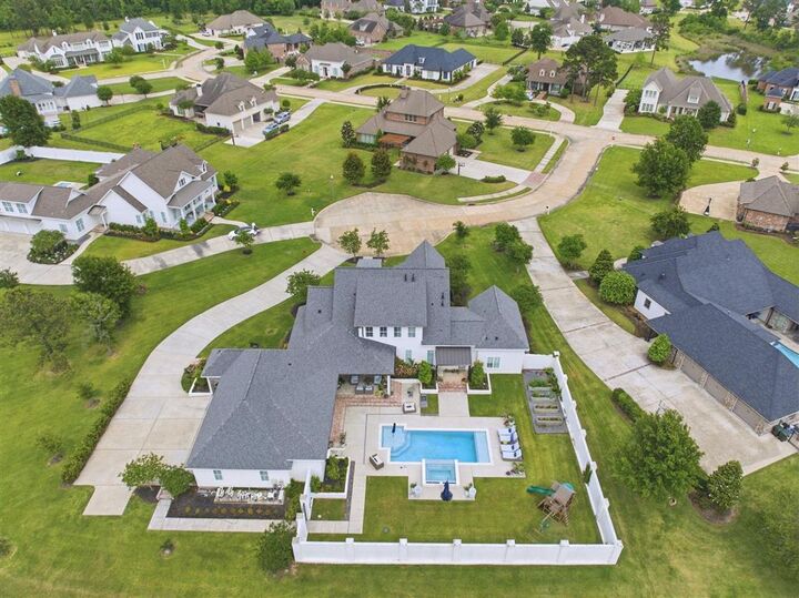 Property Photo: 5015 Water Oak Ct Court LA 70605