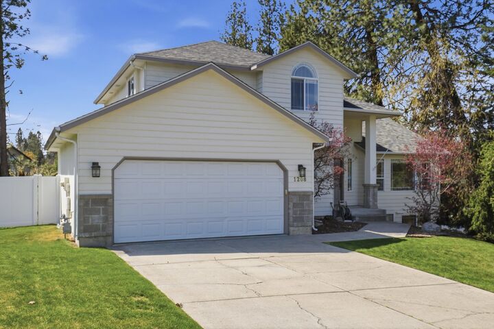 Property Photo:  1208 E Mead St  WA 99218 