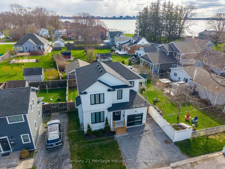 Property Photo:  18 Parkview Avenue  ON L2A 5L7 