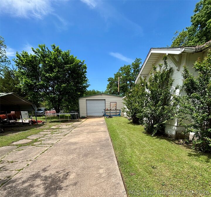 Property Photo: 1222 N Okmulgee Street OK 74447
