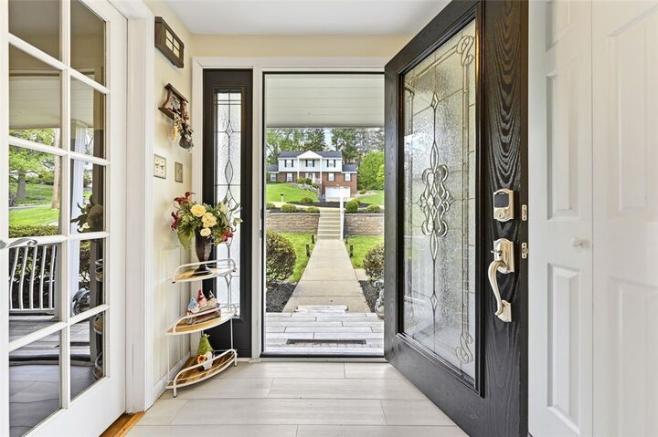 Property Photo:  2158 Meadowmont Dr  PA 15241 