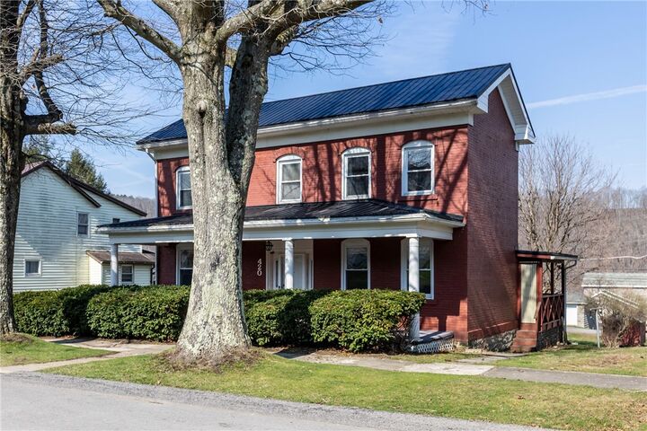 Property Photo:  420 Grant St  PA 16028 
