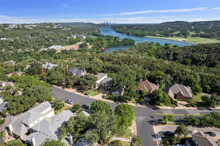Property Photo:  5724 N Scout Island Circle  TX 78731 