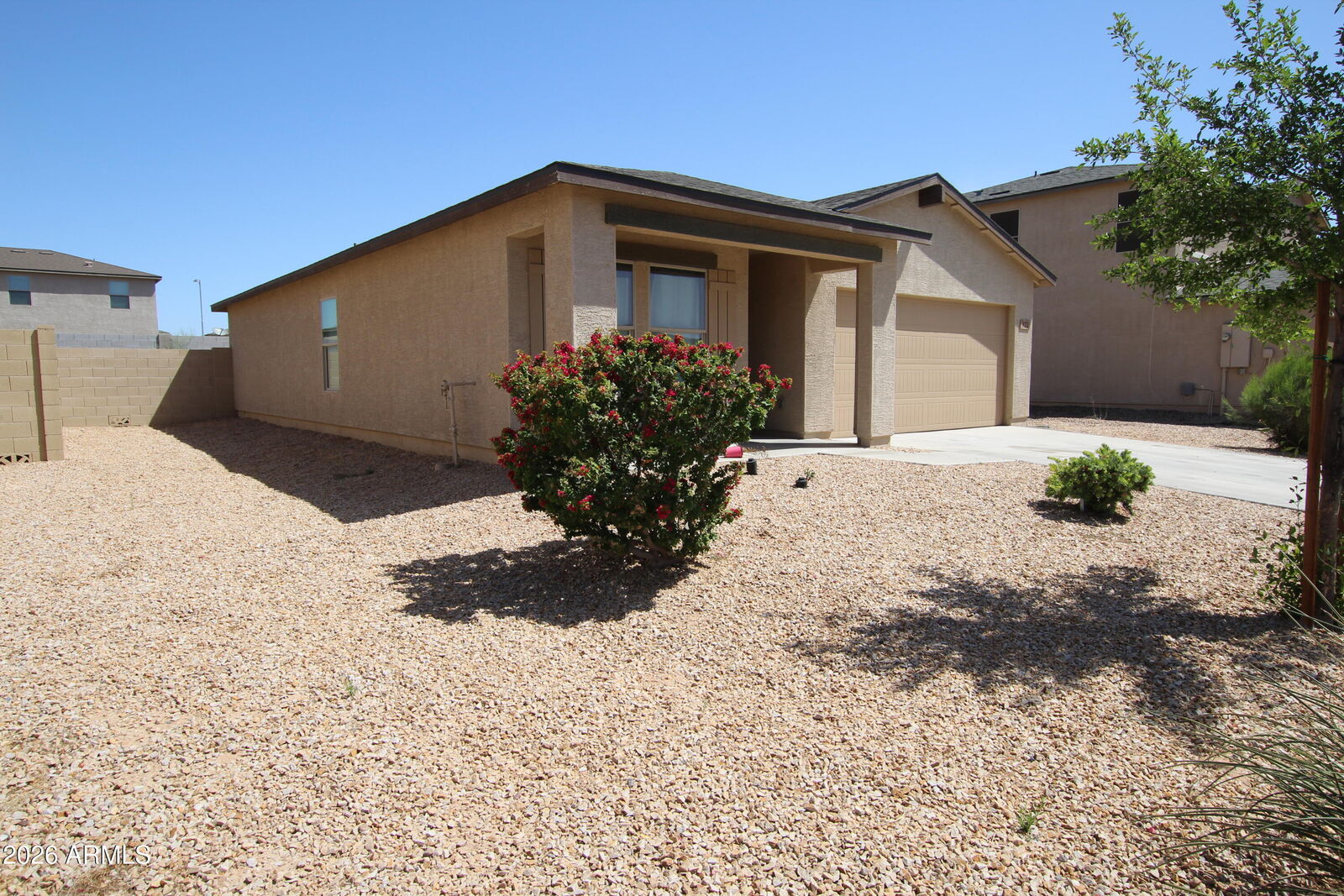 Property Photo:  322 E Bobcat Place  AZ 85122 