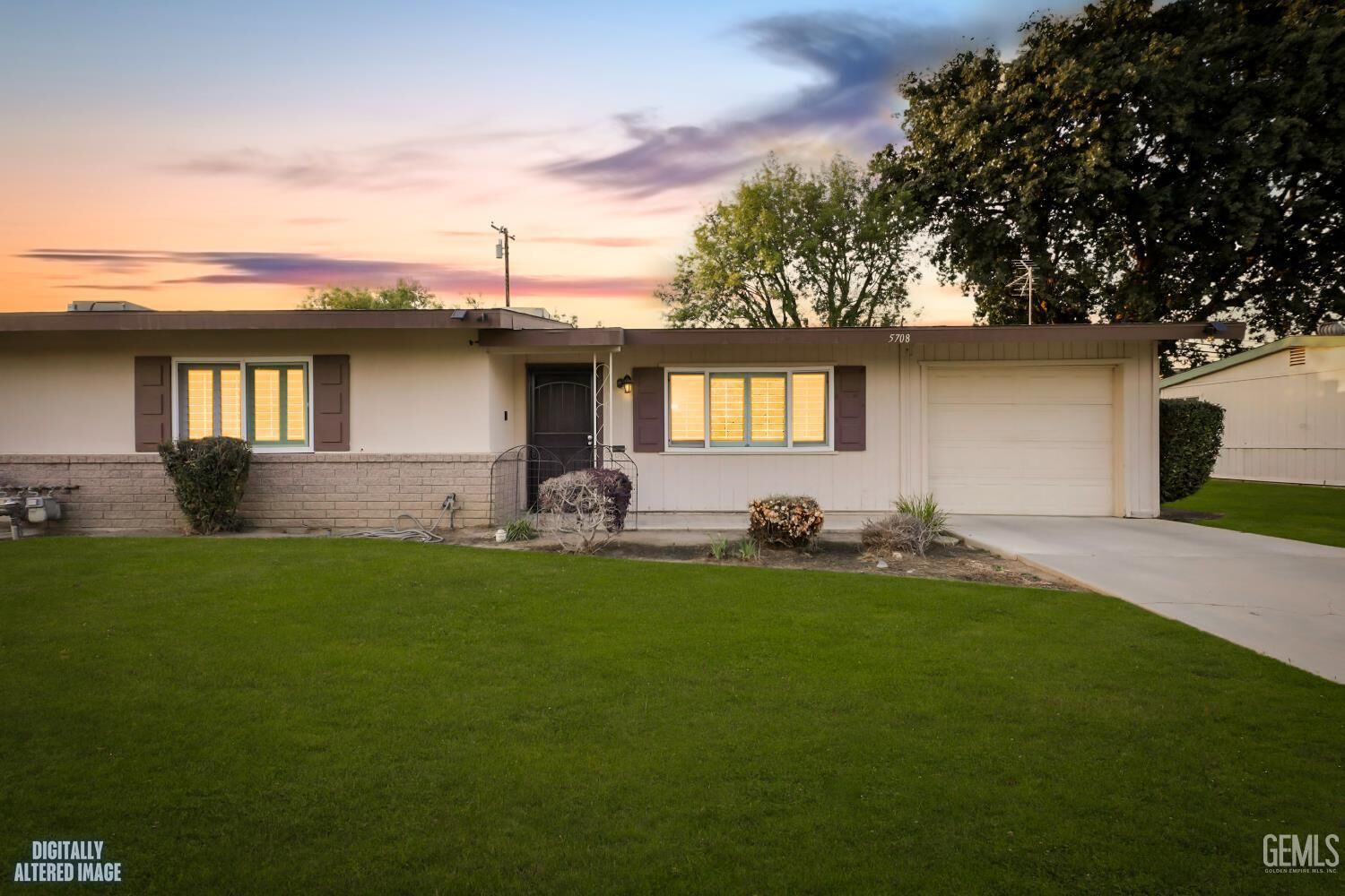 Property Photo:  5708 Indian Wells Avenue  CA 93309 