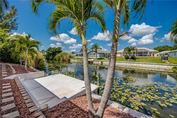 Property Photo:  2120 SW 8th Pl  FL 33991 