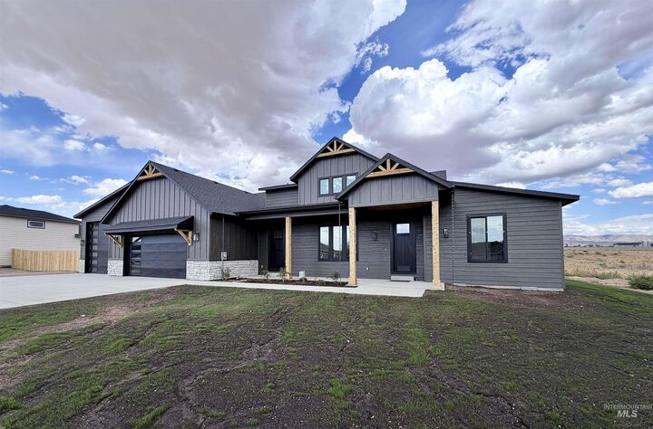 Property Photo:  310 NE Greystone Loop  ID 83647 