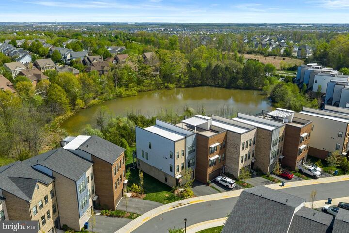 Property Photo:  23070 Sullivans Cove  VA 20148 