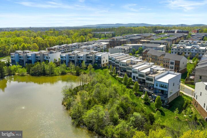 Property Photo:  23070 Sullivans Cove  VA 20148 