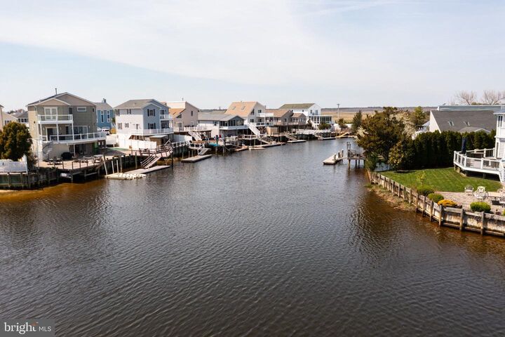 Property Photo:  40 Mirror Lake Road  NJ 08087 