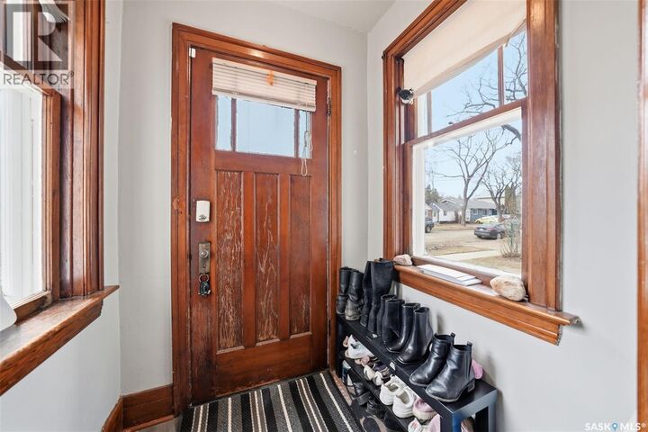 Property Photo:  1306 C Avenue N  SK S7L 1K8 