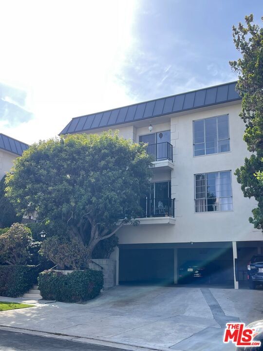 Property Photo:  11835 Dorothy St  CA 90049 