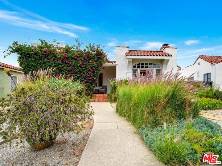 Property Photo:  6171 Barrows Dr  CA 90048 