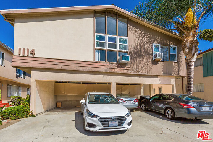 Property Photo:  1114 S Sherbourne Dr  CA 90035 