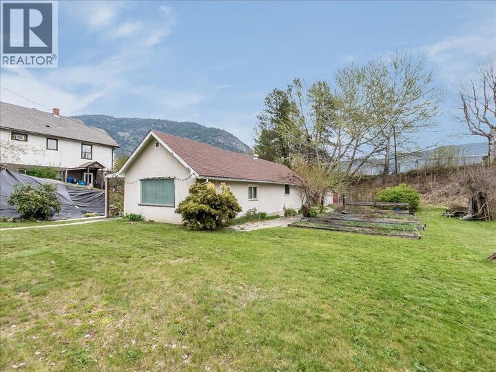 Property Photo:  637 9th Avenue  BC V1N 1M5 
