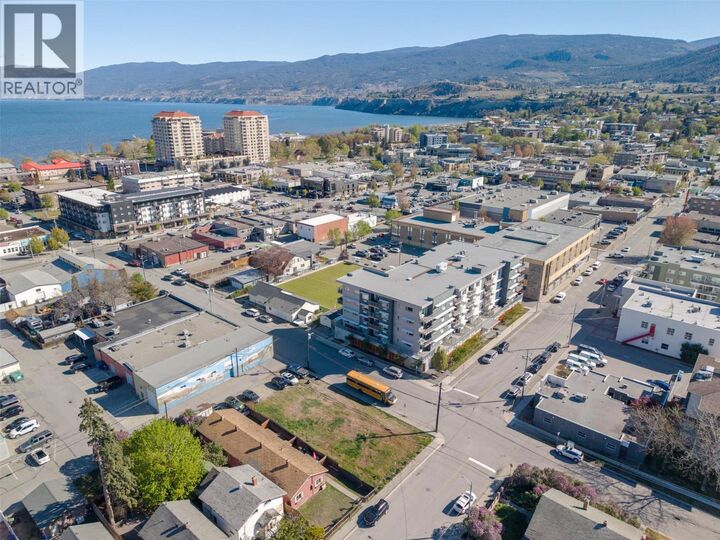 Property Photo:  303 Nanaimo Avenue West  BC V2A 1N8 