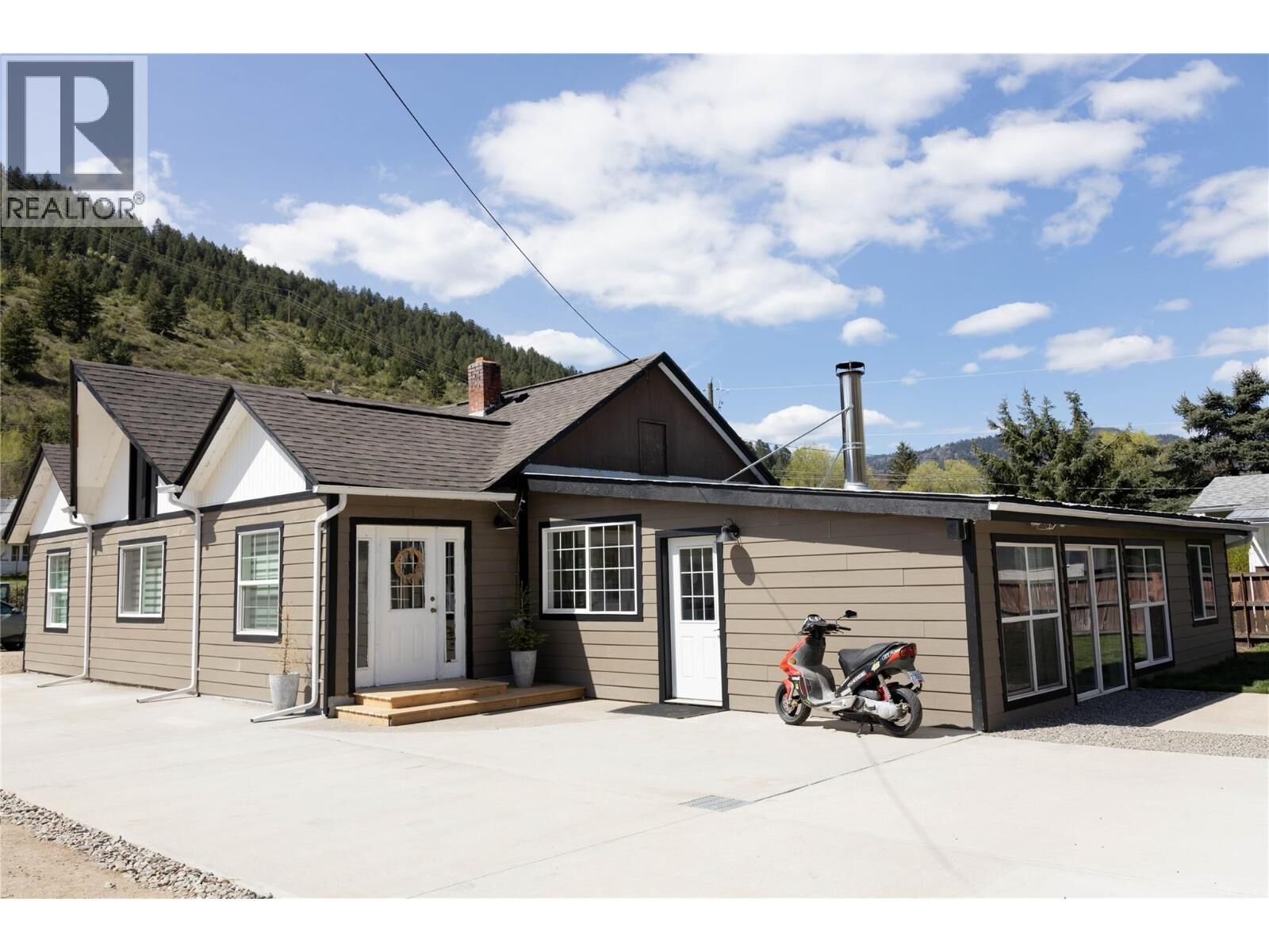 Property Photo:  72 81st Avenue  BC V0H 1H0 