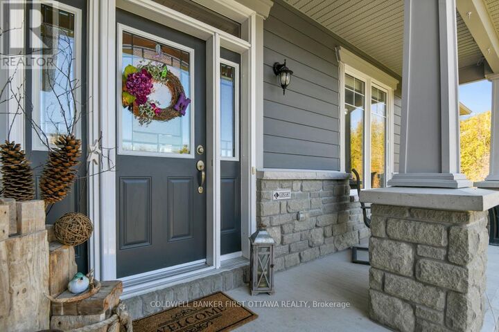 Property Photo:  193 Maggie'S Crescent  ON K7C 0C4 