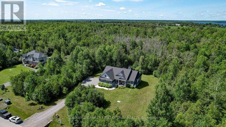 Property Photo: 193 Maggie's Crescent ON K7C 0C4